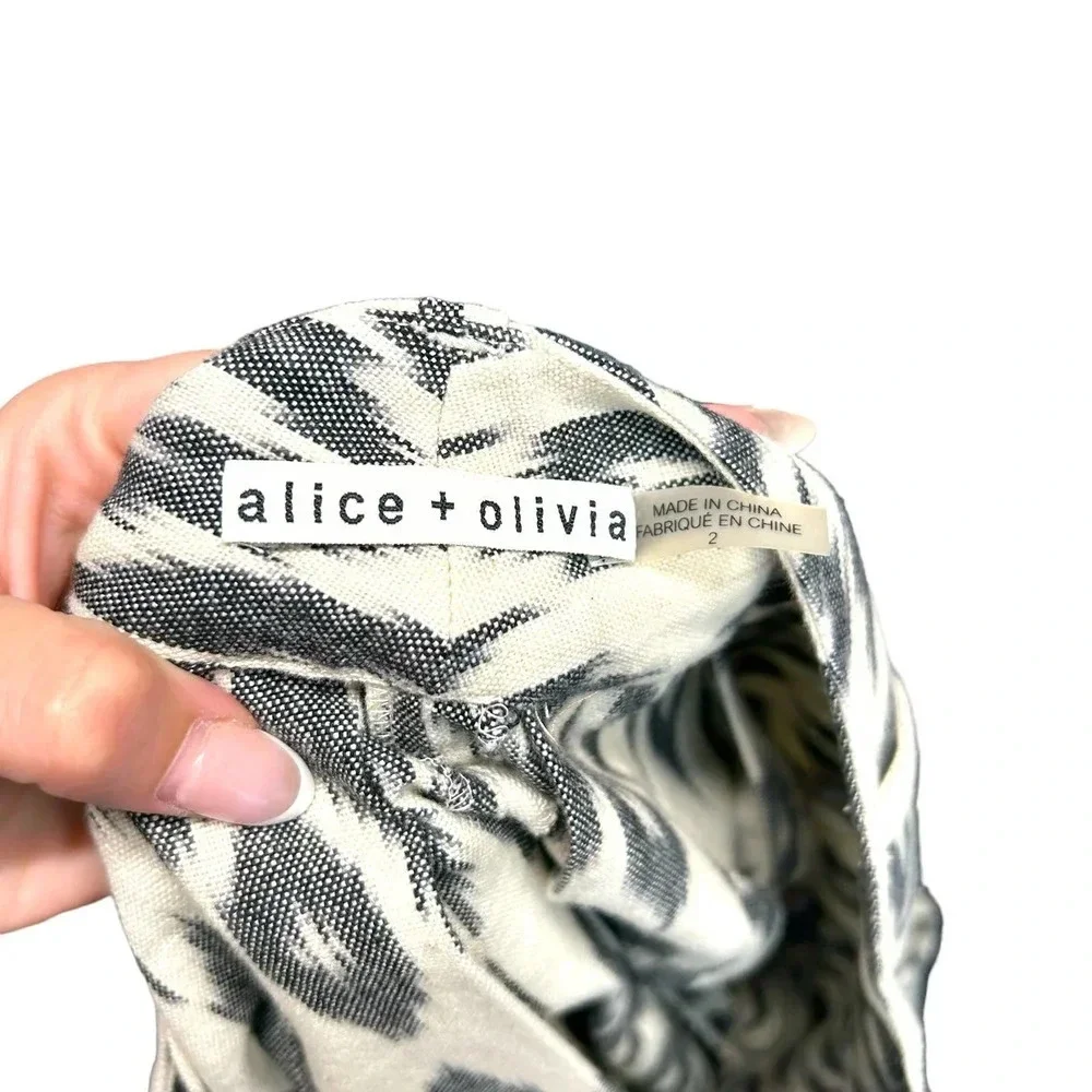 Alice + Olivia Layton Shorts Pleated Woven Cotton Ikat Print‎ Cream Black Size 2